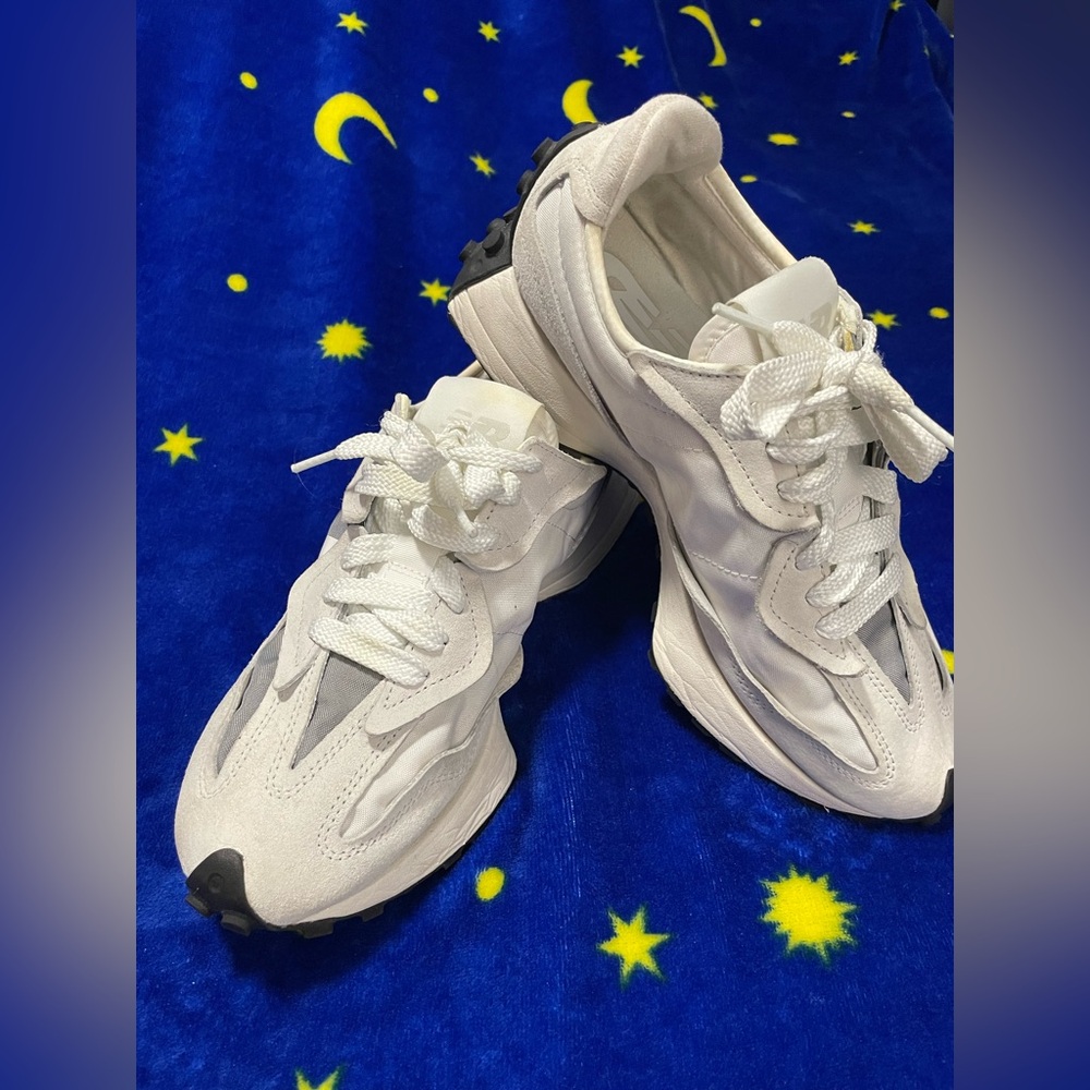 New Balance Men’s White/gray Sneakers Sz.8.5